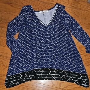 MAX STUDIO ASYMMETRICAL HEM, V NECK STRETCH PULL OVER sz M